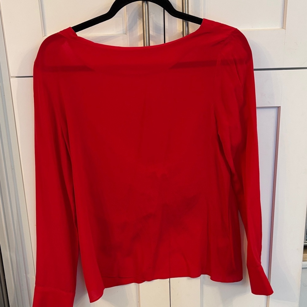 Club Monaco red blouse with back detailing. Material: 100% silk. Sz S/P